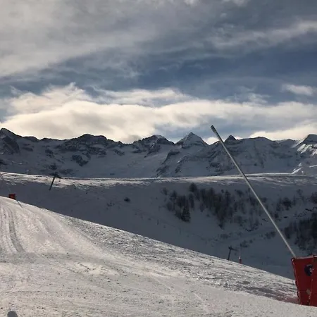 Au Pied Des Pistes *