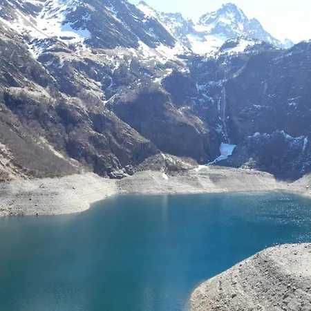 Au Pied Des Pistes *